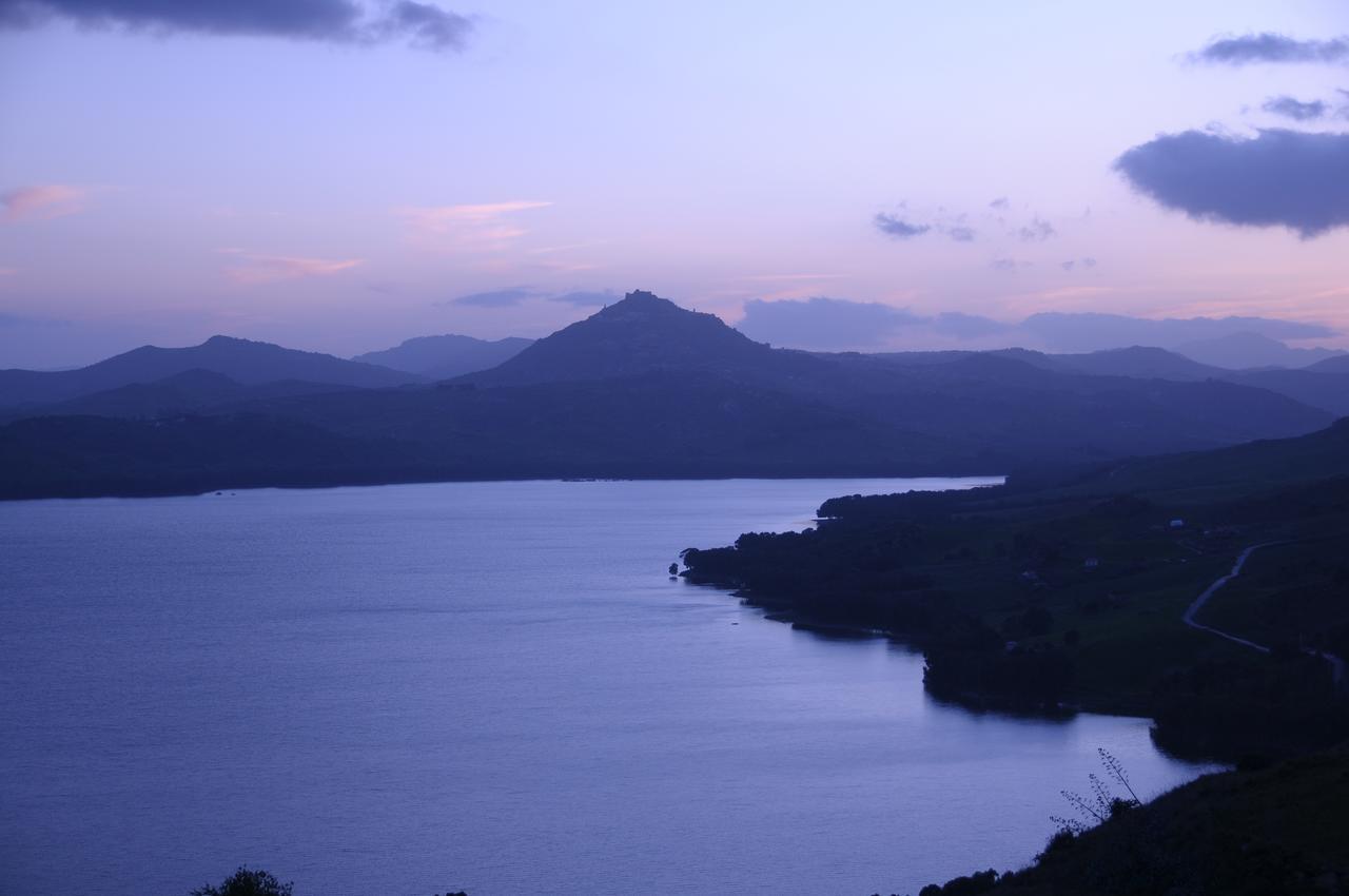 Oasi Del Lago Regalbuto Ngoại thất bức ảnh
