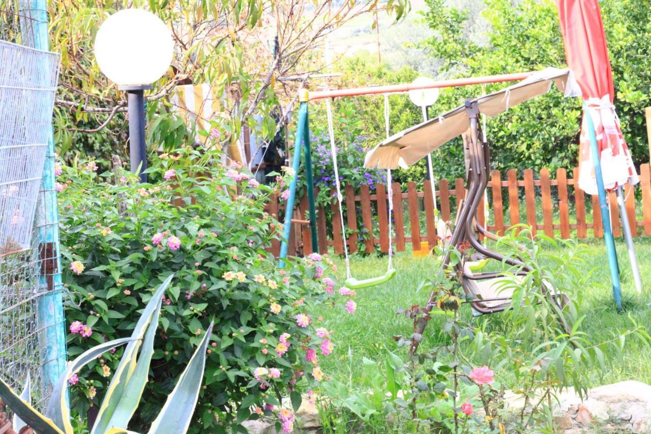 Oasi Del Lago Regalbuto Ngoại thất bức ảnh