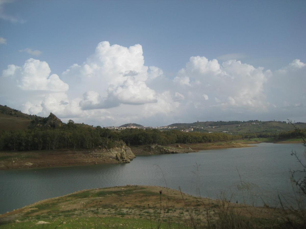 Oasi Del Lago Regalbuto Ngoại thất bức ảnh