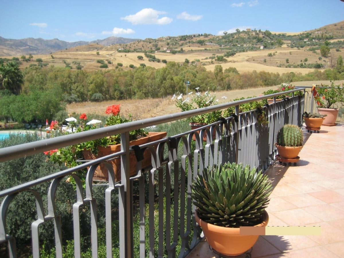Oasi Del Lago Regalbuto Ngoại thất bức ảnh